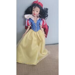 Vintage Disney Princess Snow White Porcelain Keepsake Doll - Brass Key...